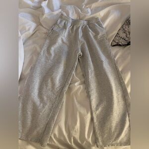 Grey wide leg sweatpants from brandymelville id say a size small/xs
